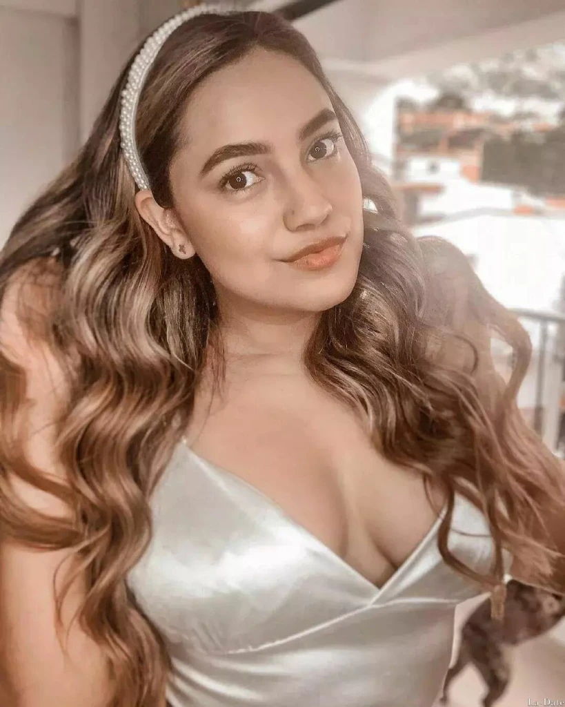 Leila Profile image 2