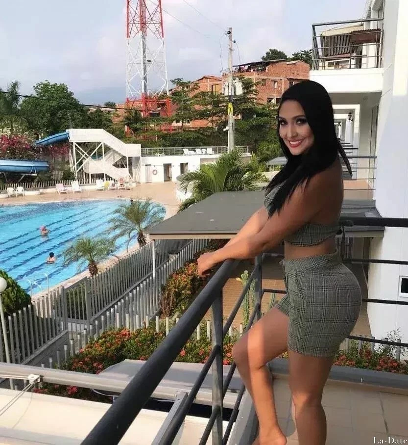 Valentina Profile image 4