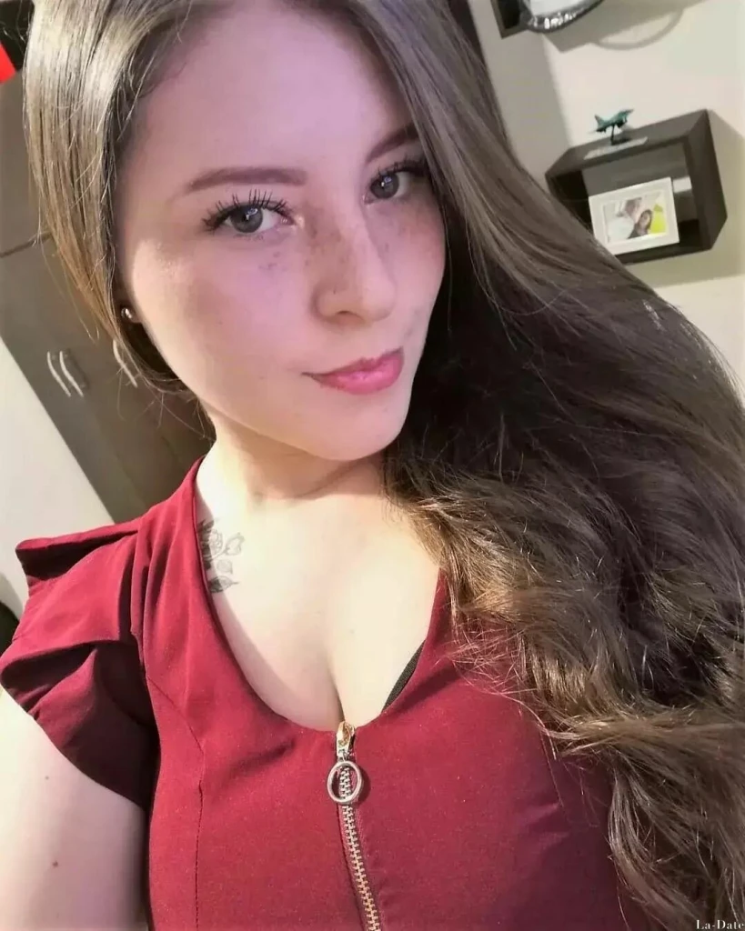 Estefania Profile image 1