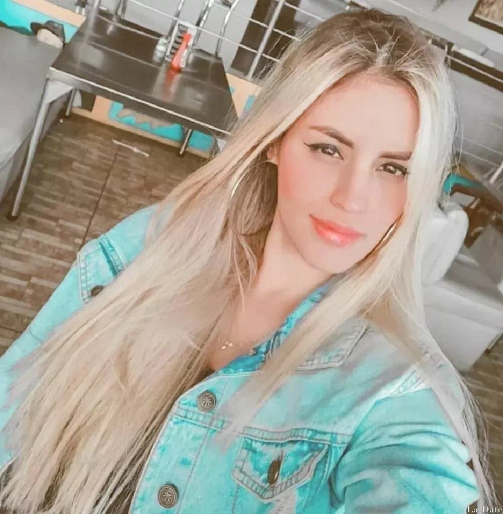 Alejandra Profile image 2