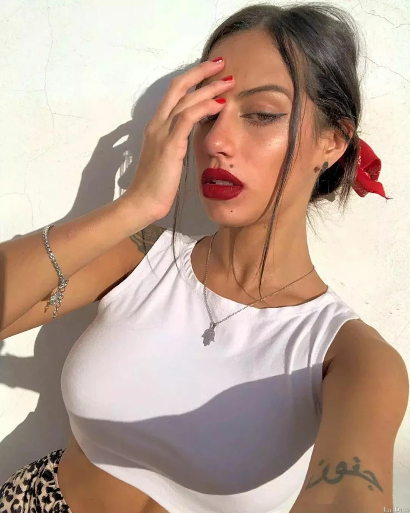 Alina Profile image 4