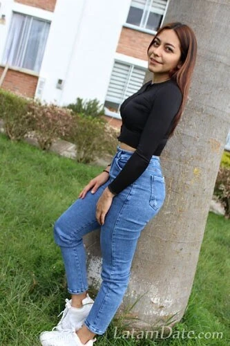Anyeli, 26