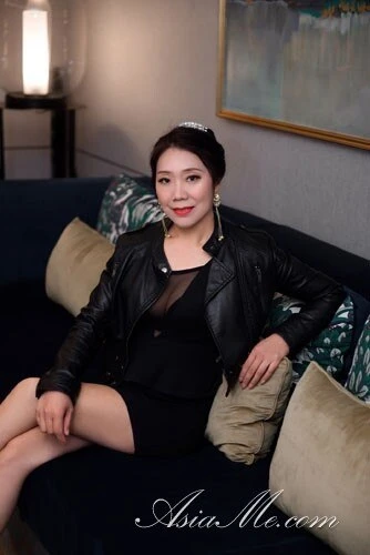 Betty, 44