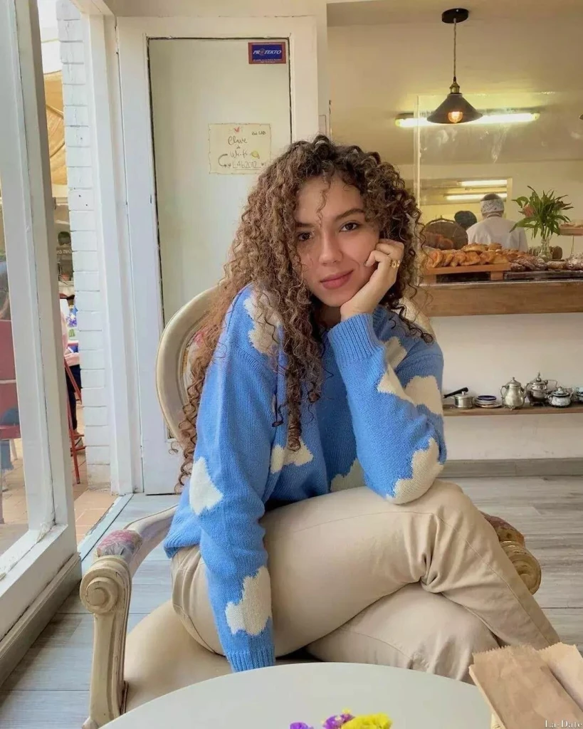 Vanessa, 22